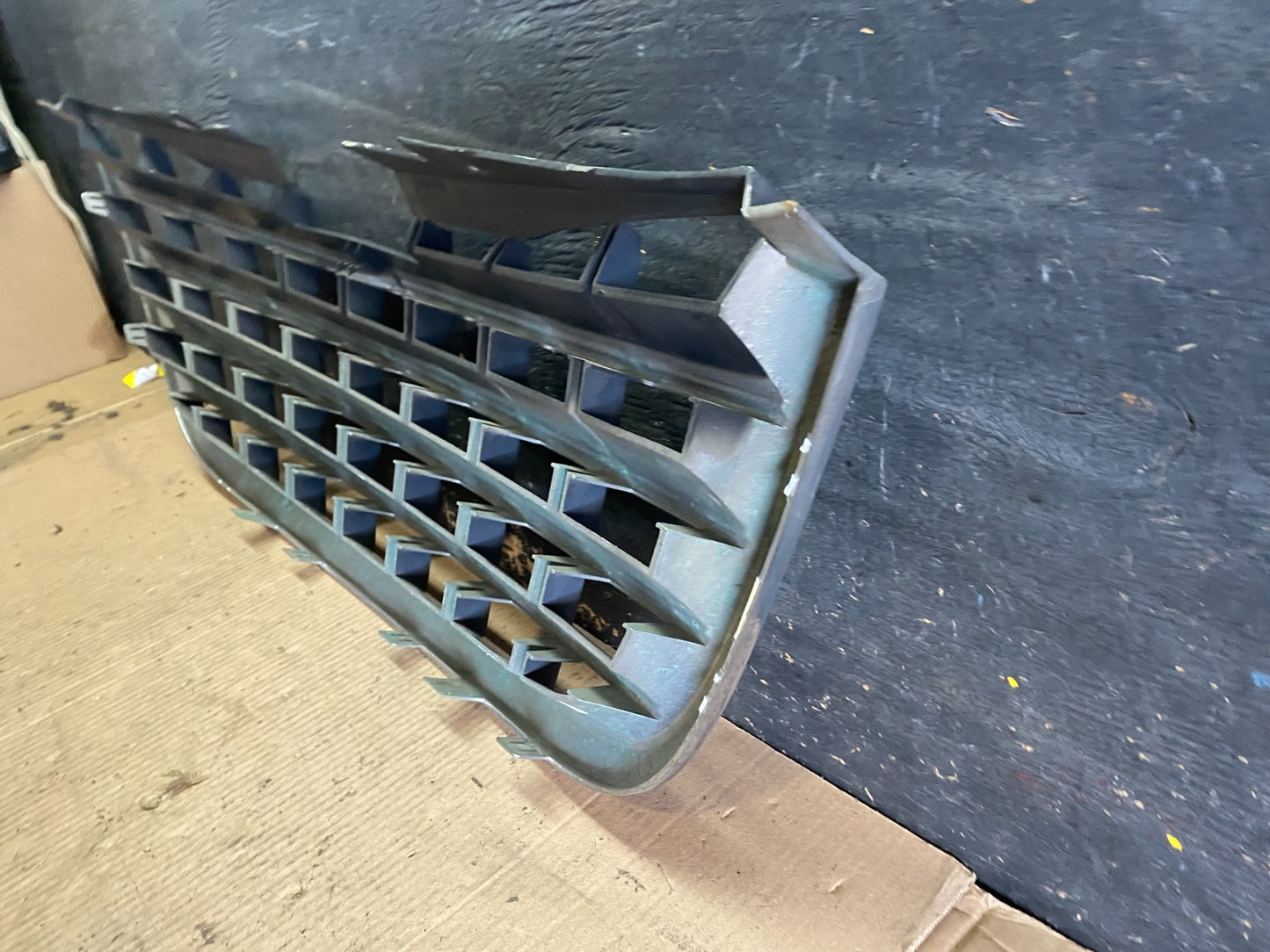 2008 to 2010 Chrysler Town & Country Front Upper Grill Grille Oem T0112 DG4