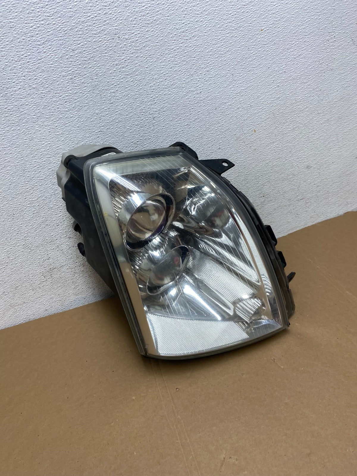 2005 - 2011 Cadillac STS Right Passenger RH Side Xenon Headlight AD7842 DW2