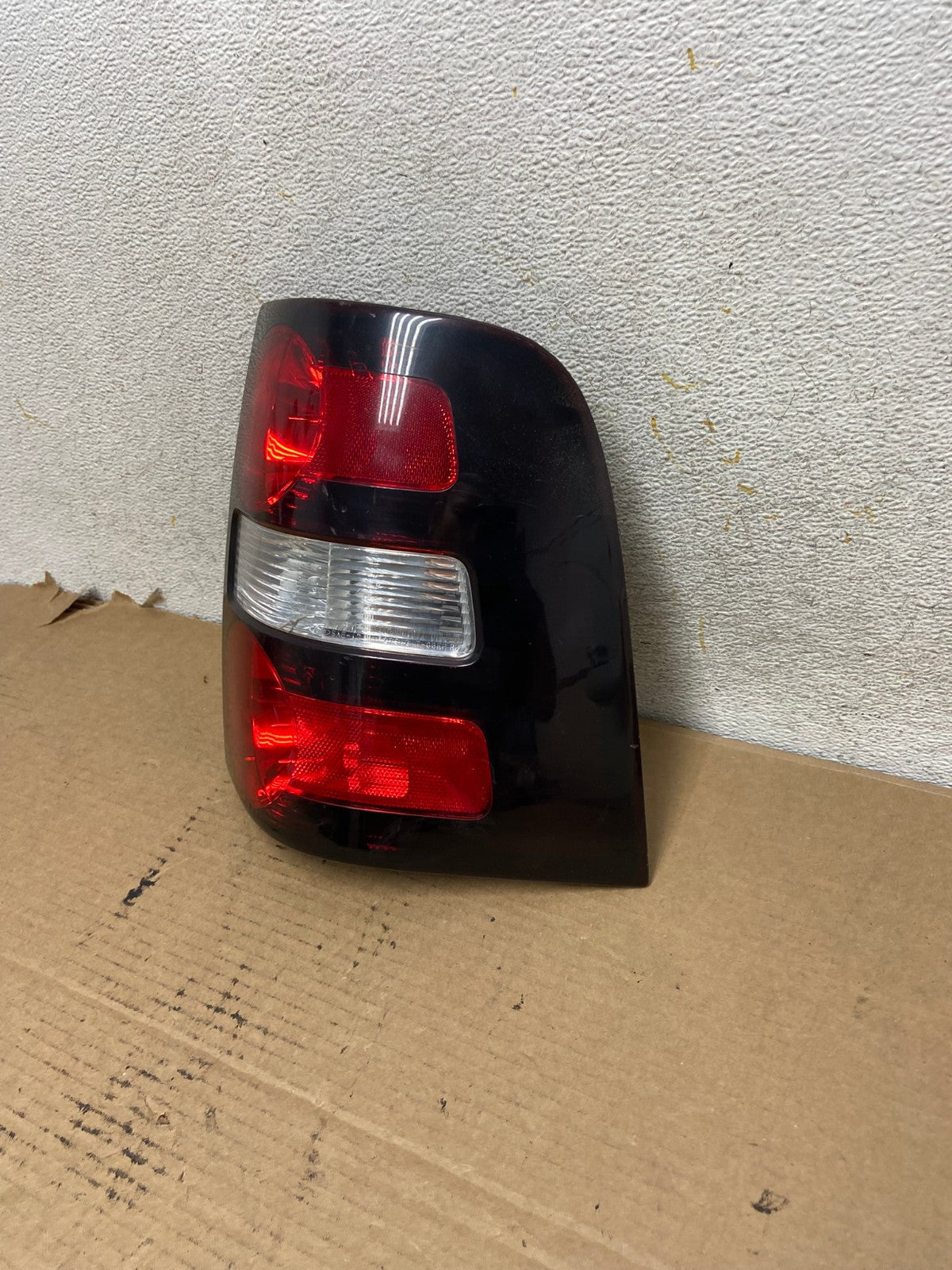 2006 to 2010 Ford Explorer Right Passenger Side Tail light AH4034 LK2