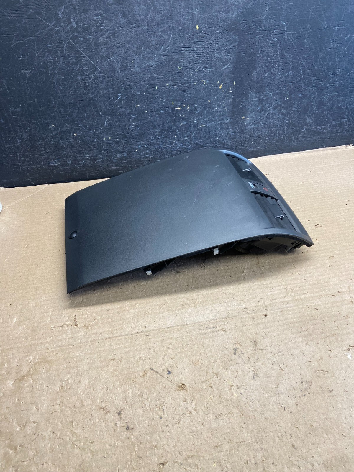2003 to 2007 Honda Accord Front Center Hazard Air Vent AH3988 DG1