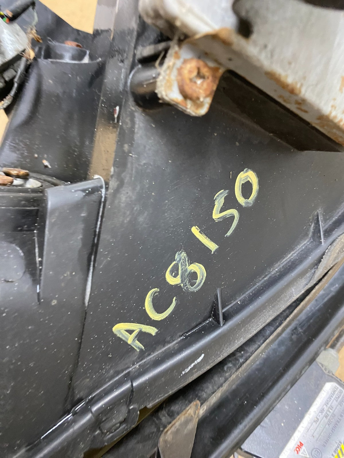 2004 2005 2006 Acura TL Headlight Right Passenger Side Xenon HID AC8150 DW10