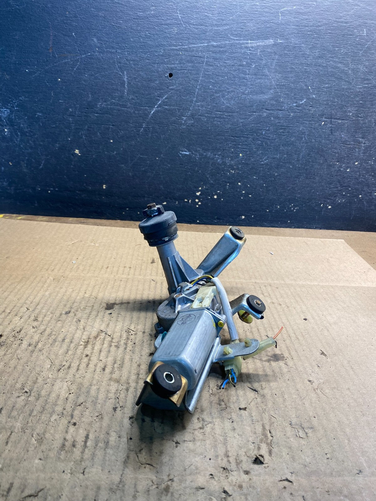 2003 to 2005 Subaru Forester Rear Wiper Motor 86510SA070 Z4777 PS2