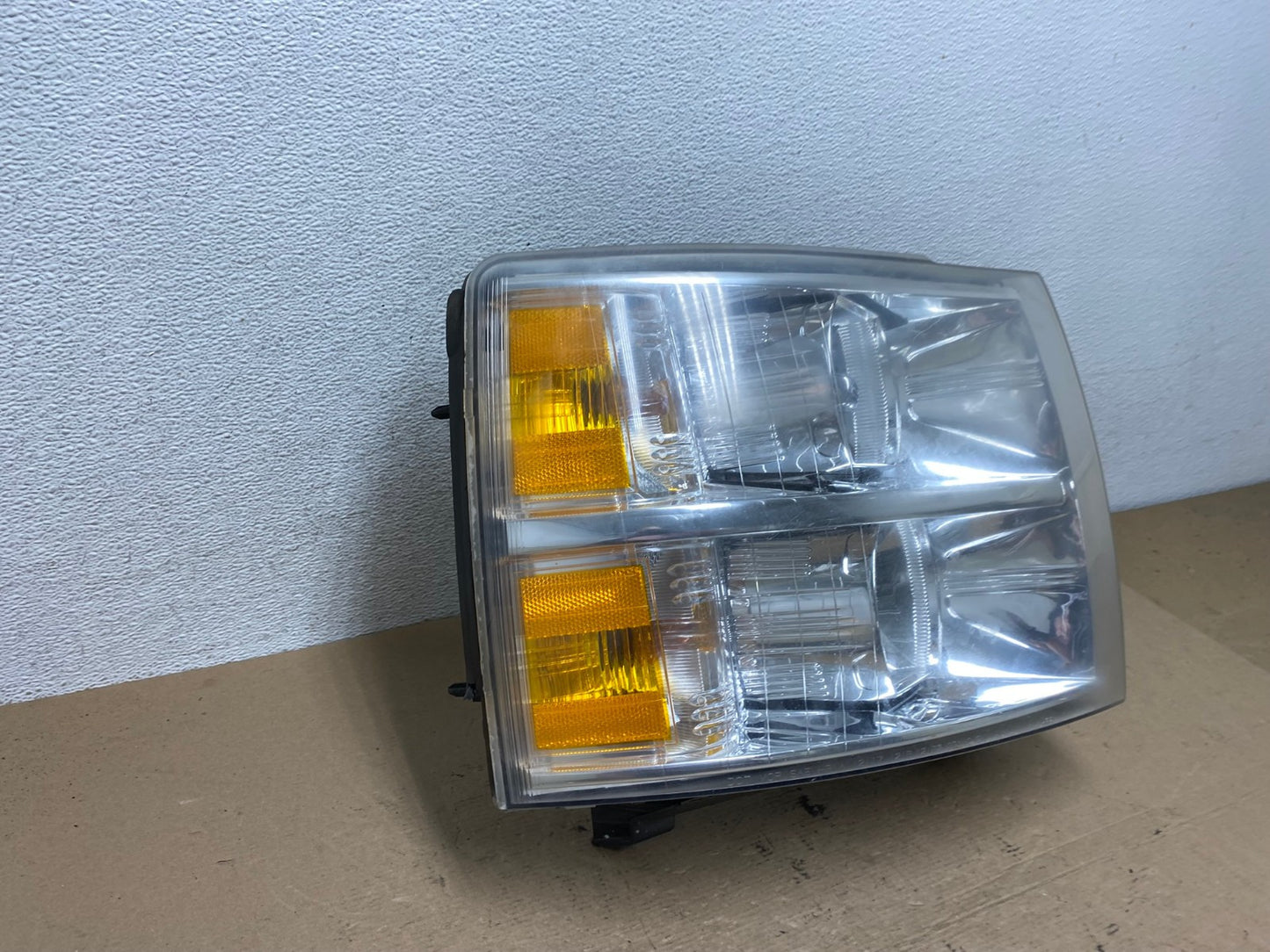 2007 to 2014 Chevrolet Silverado Right Passenger RH Side Headlight AF4645 LK2