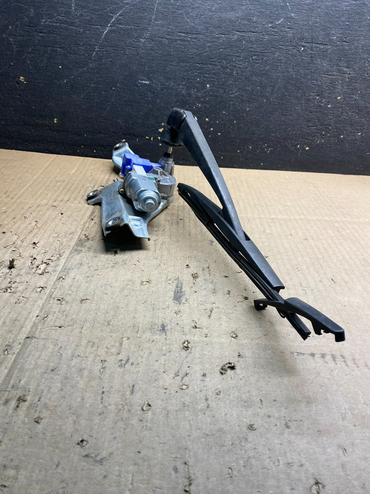 2010 to 2013 Subaru Forester Rear Windshield Washer Wiper Motor AB03692