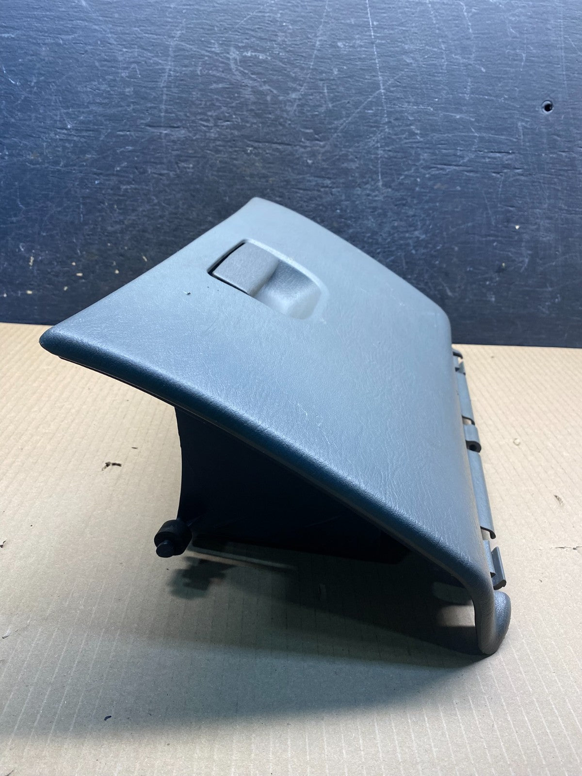 2001 - 2007 Chrysler Town Country Right Passenger Glove Box ah7421 DG1