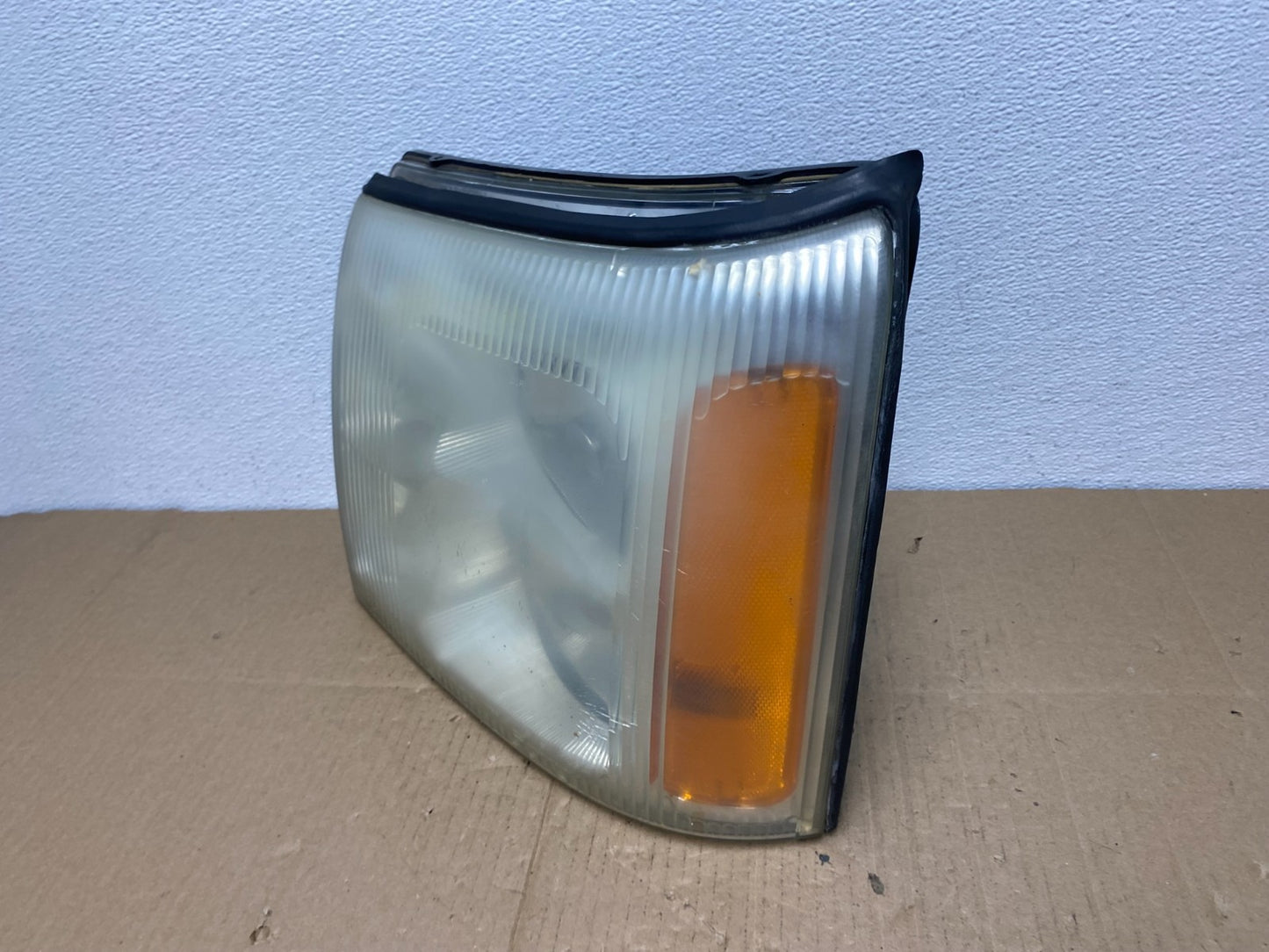 2002 to 2006 Cadillac Escalade Left Driver Lh Xenon HID Headlight Oem AB8136 DW1