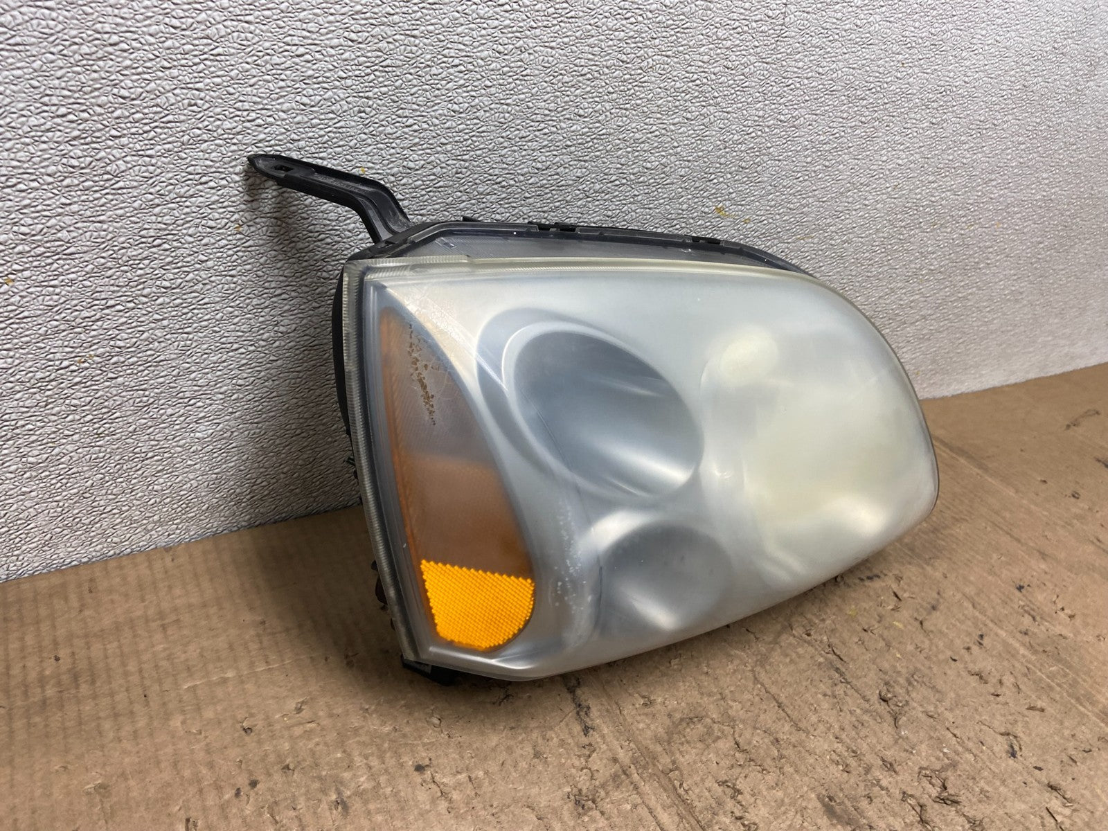 2004 to 2009 Mitsubishi Galant Right Passenger Headlight Halogen Oem AA8472 DW2