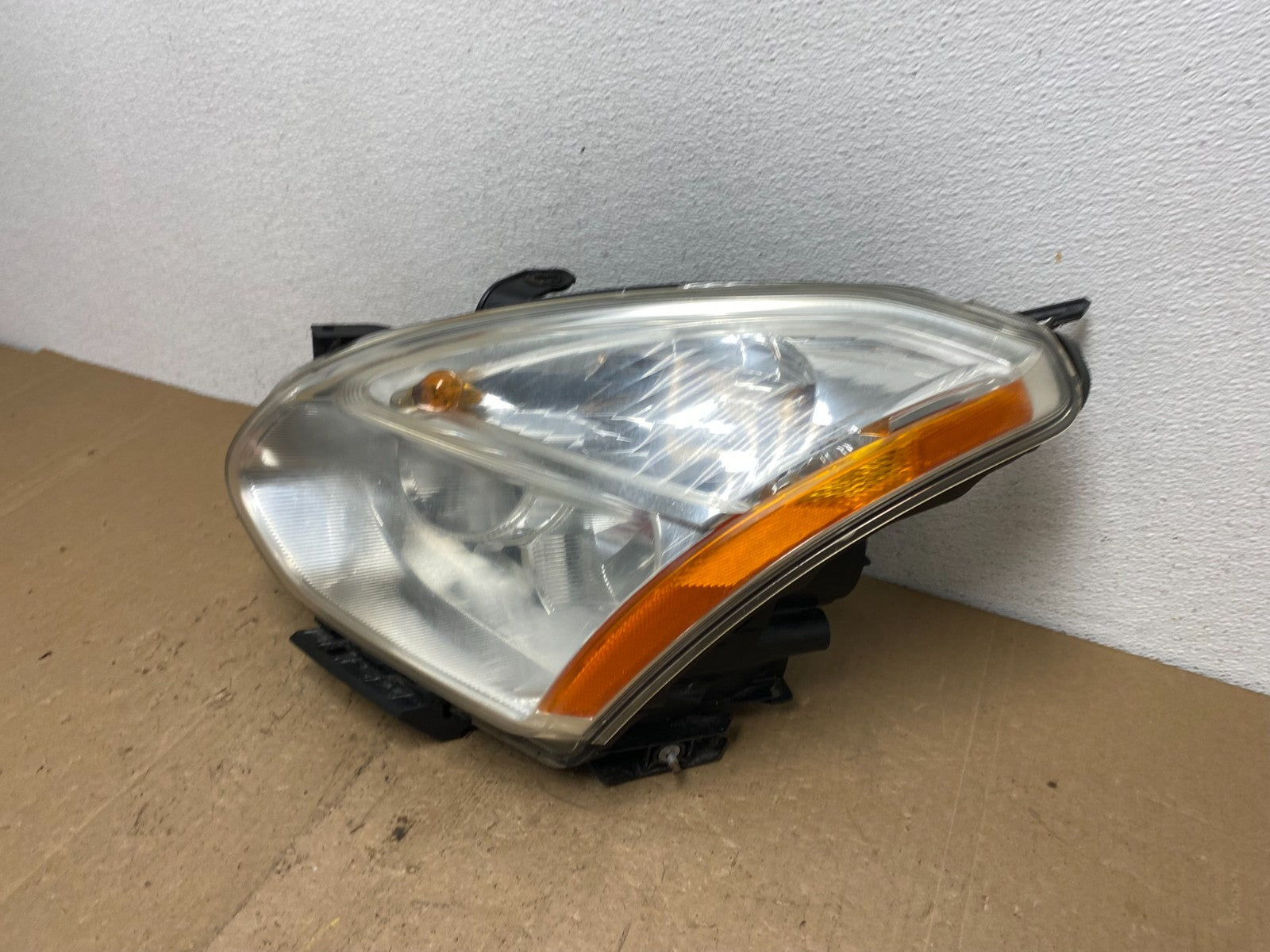2008 to 2013 Nissan Rogue HID Xenon Headlight Left Driver Lh Side AC6049 DW1