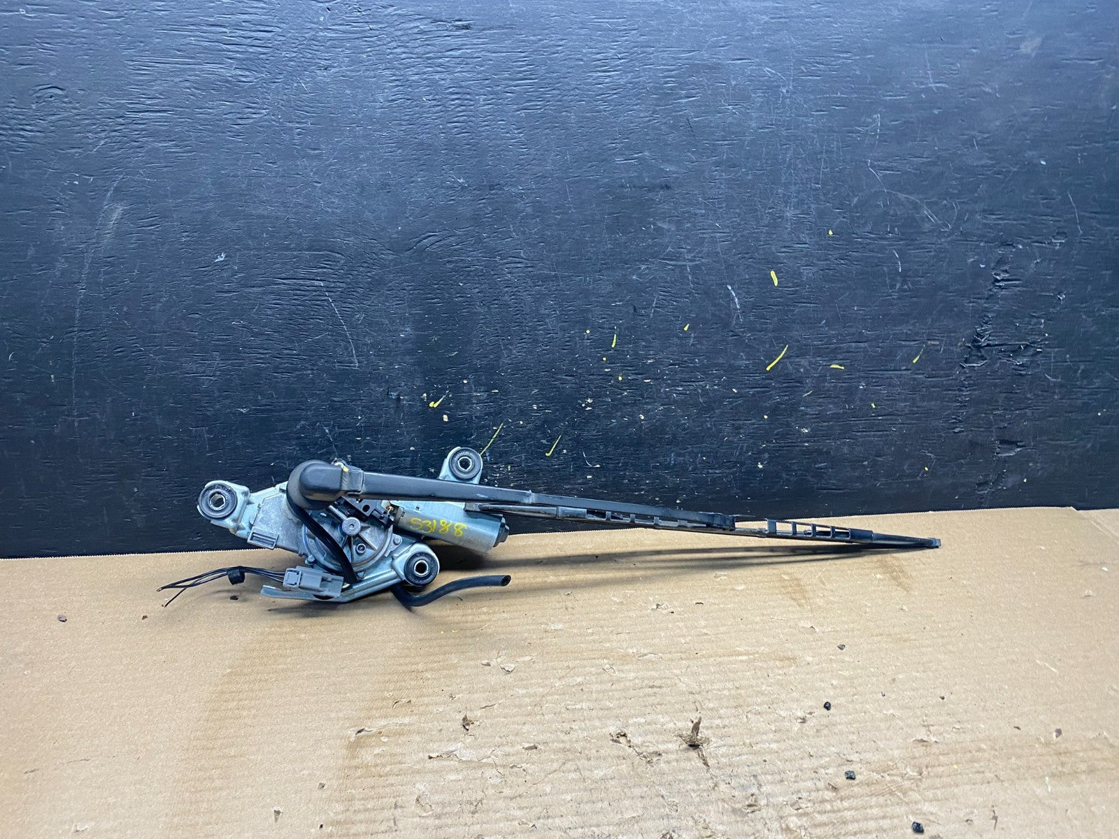 2010 to 2012 Land Range Rover Rear Glass Windshield Wiper Motor OEM S3188 DG0