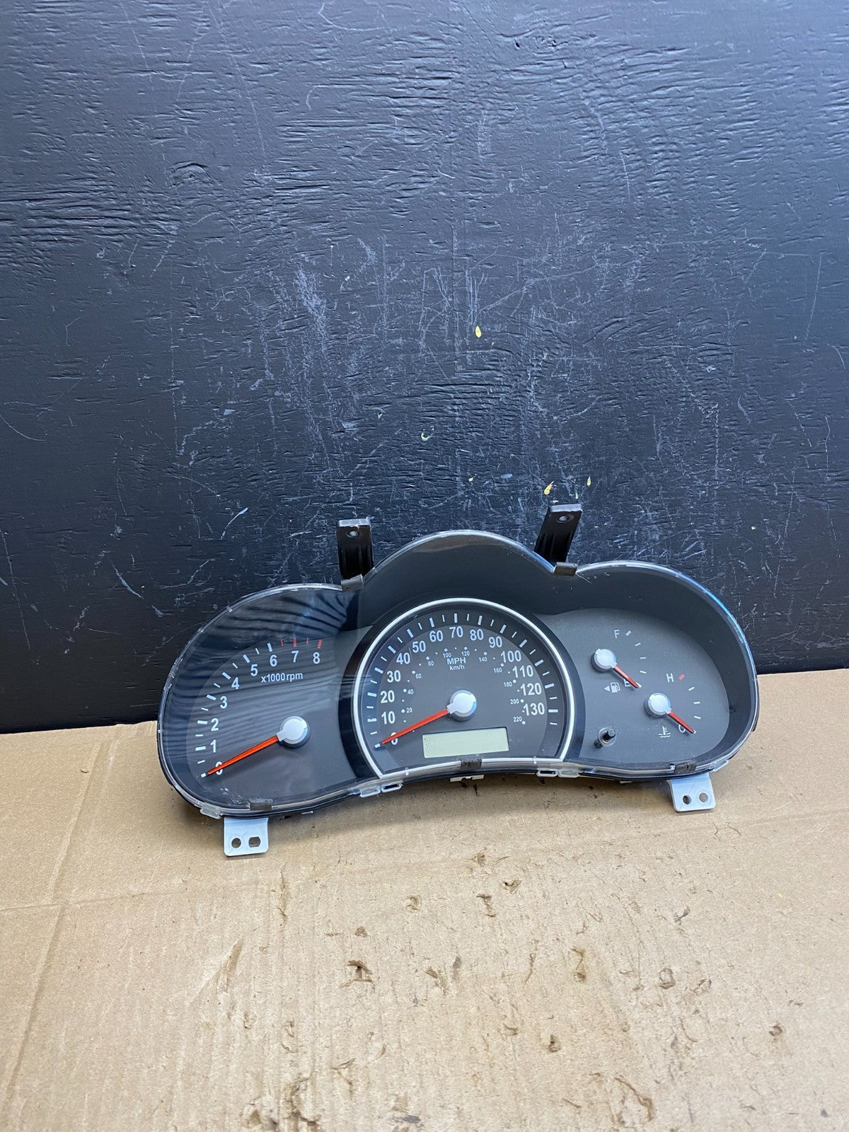2008 to 2011 Kia Sedona Speedometer Cluster Gauge AC4636 DG0