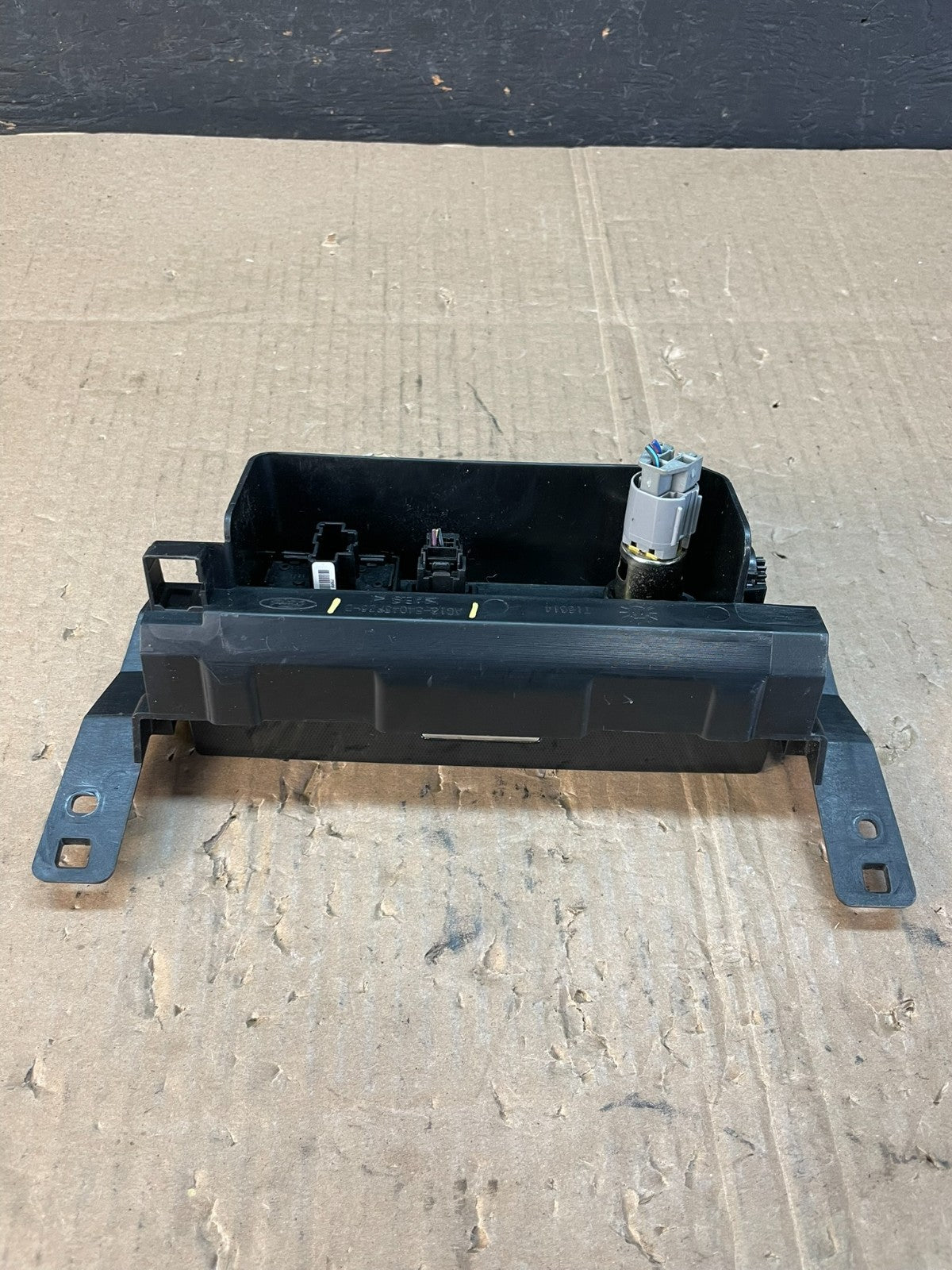 2010 to 2012 Ford Taurus Front Center Console Dashboard Center Storage AC4912 DG6