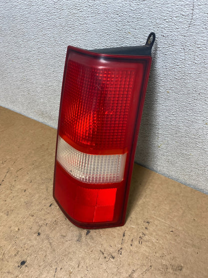 2003 2017 Chevrolet Express 1500 2500 3500 Right Passenger Tail Light S7616 DW1
