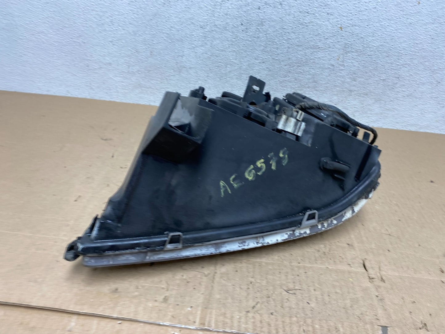 2000 to 2005 Cadillac Deville Right Passenger RH Side Headlight AE6578 DW8