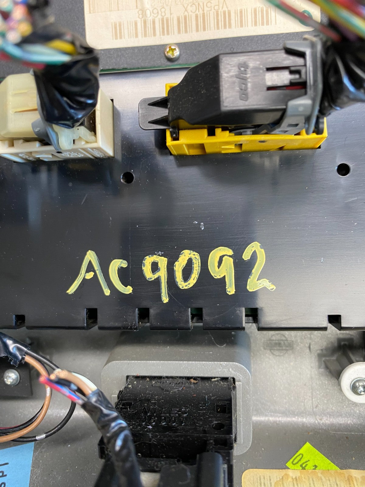 2004 to 2007 Nissan Armada Radio CD Player A/C Climate Control AC9092 DG5