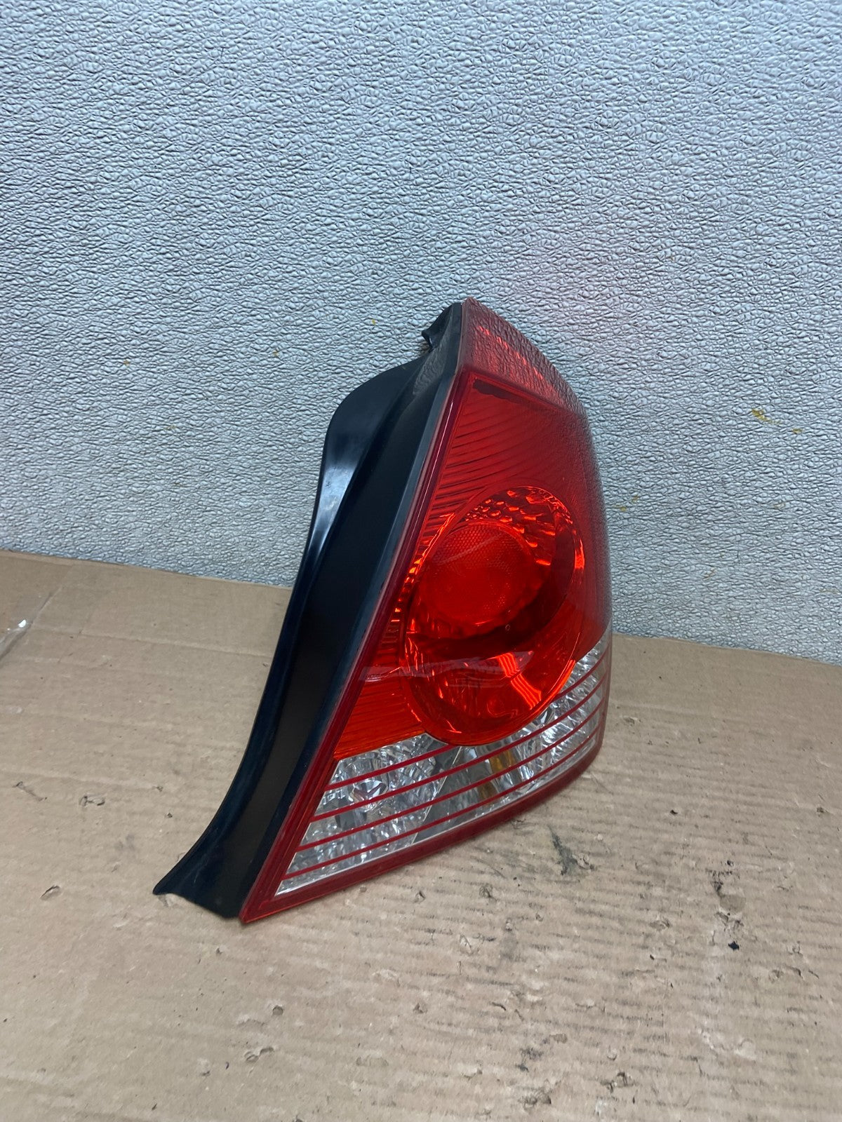 2004 2005 2006 Hyundai Elantra Sedan Right Passenger Tail Light OEM AA9369 LK2