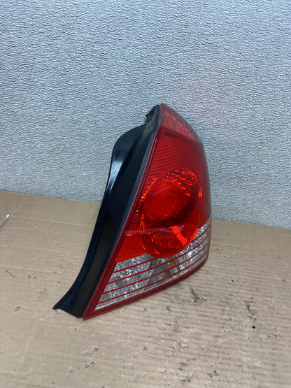 2004 2005 2006 Hyundai Elantra Sedan Right Passenger Tail Light OEM AA9369 LK2