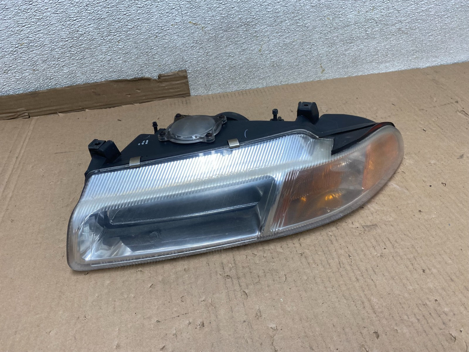 1995 to 2000 Dodge Stratus Left LH Halogen Headlight U8474 DW0