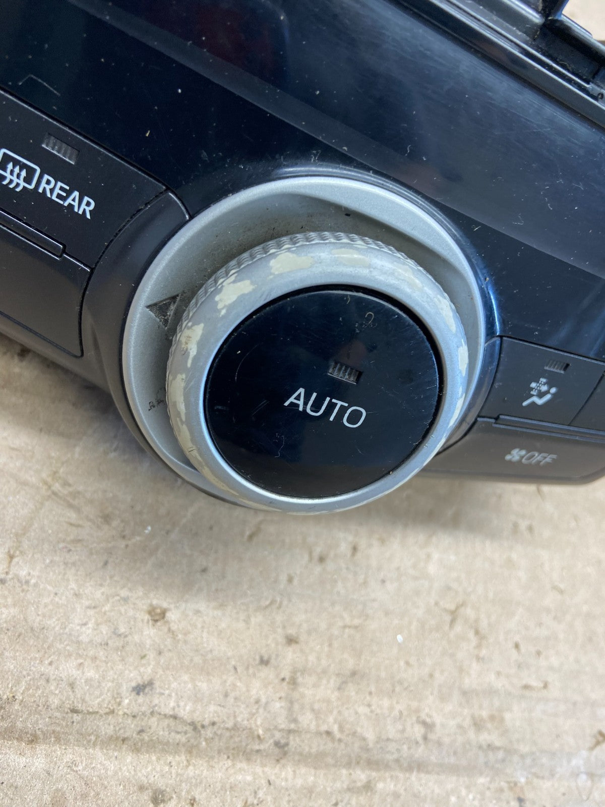 2014 Toyota Prius V Climate Heater A/C AC Control Panel AH3827 DG1