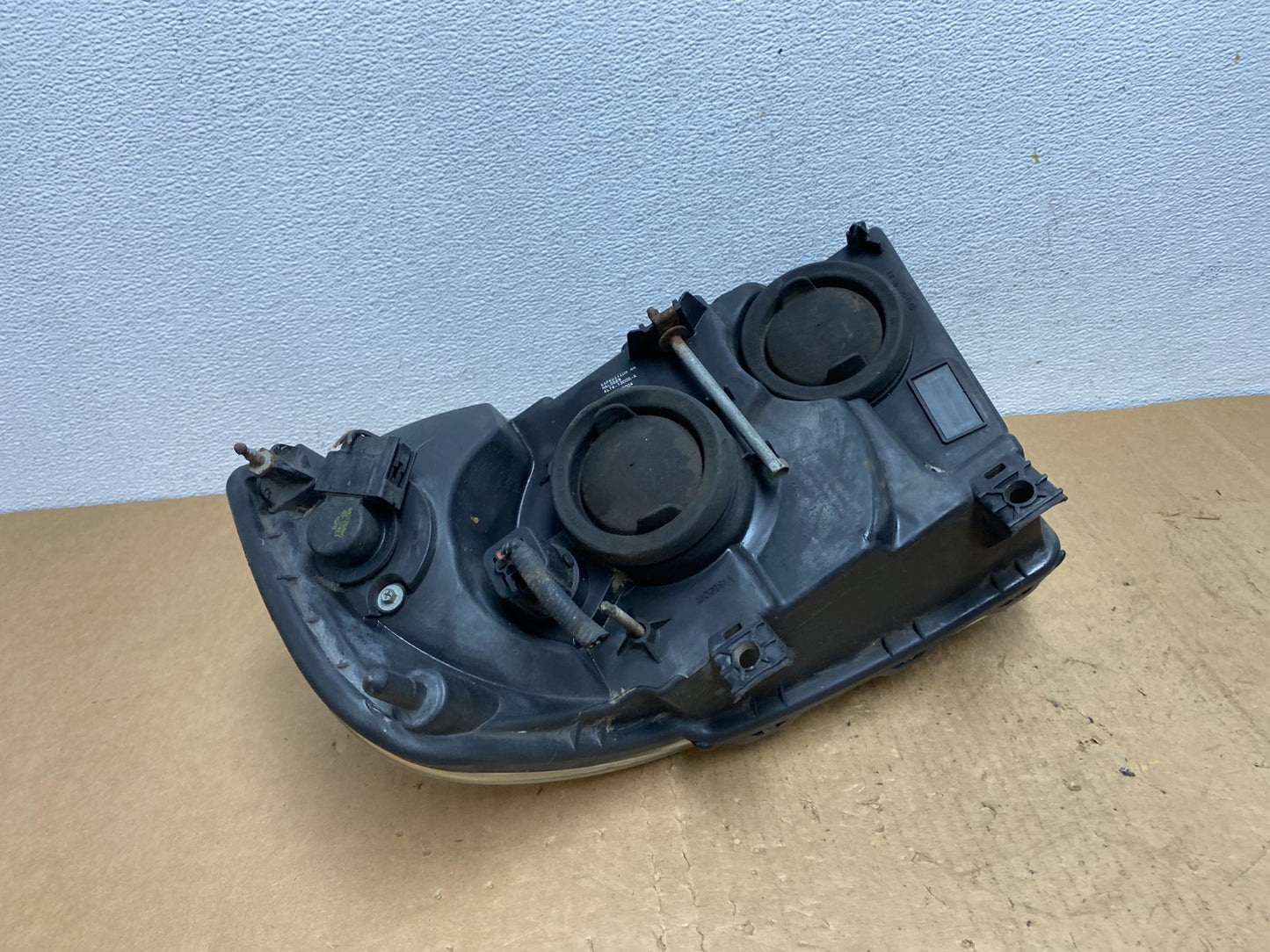 2003 - 2006 Ford Expedition Right Passenger Side Headlight Halogen AD1360 DW5