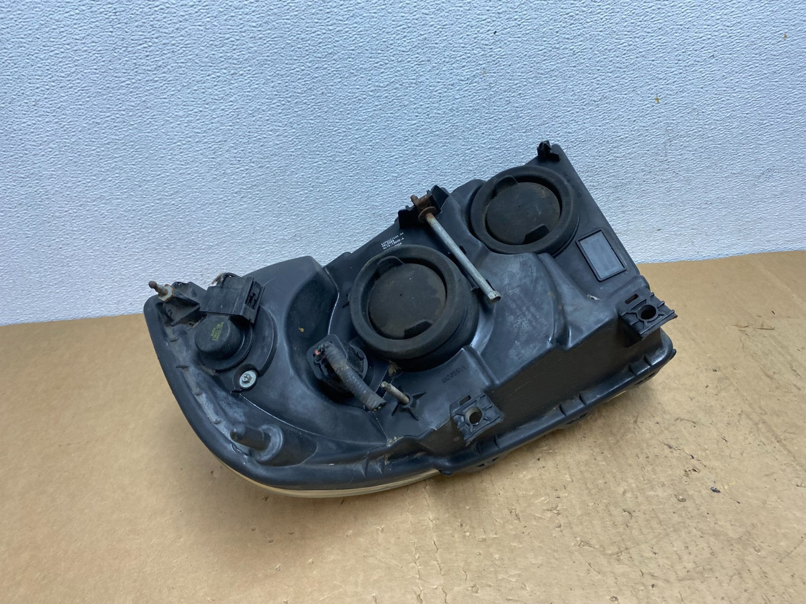 2003 - 2006 Ford Expedition Right Passenger Side Headlight Halogen AD1360 DW5