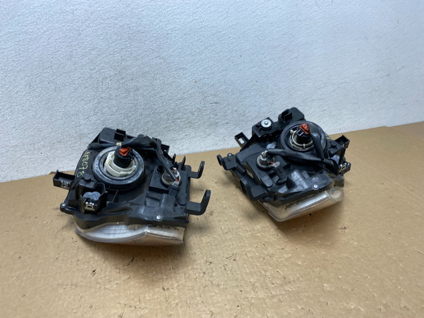 2005 2006 2007 Nissan Pathfinder Halogen Headlights Left+Right AF8078 DW9