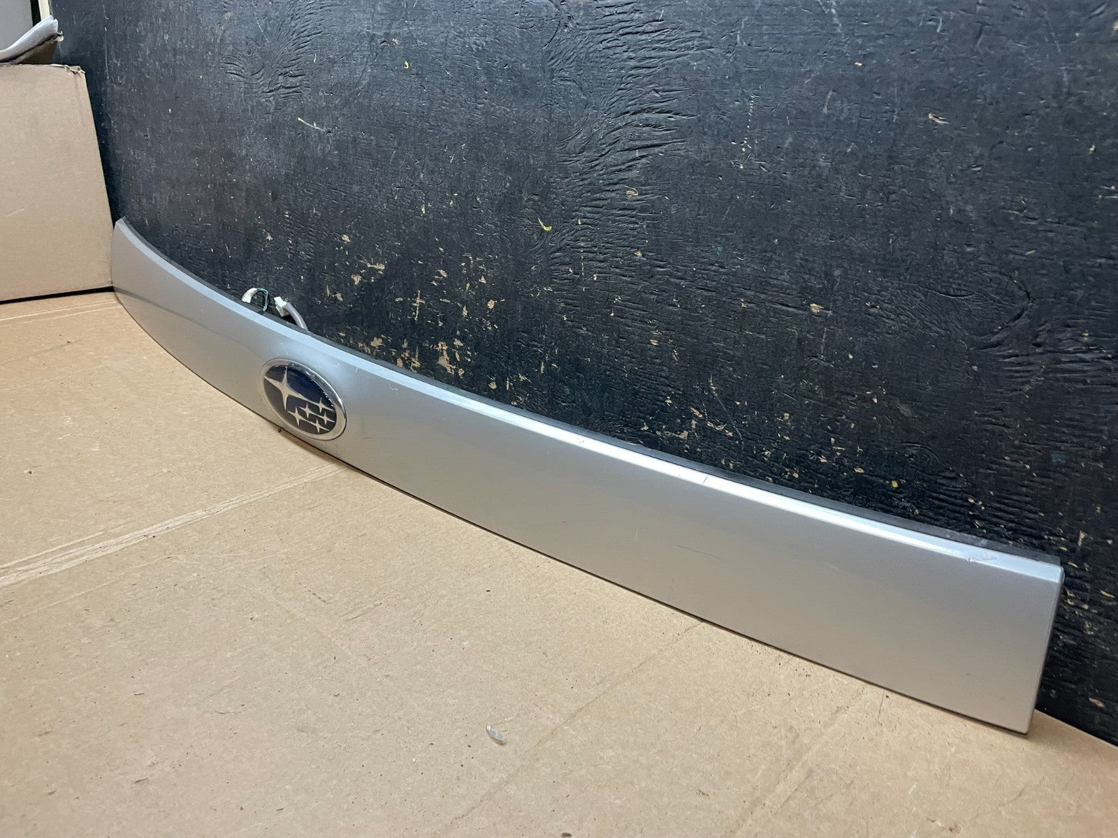2009 - 2013 Subaru Forester  Liftgate Tailgate Trunk Trim Molding Z5740 DG1