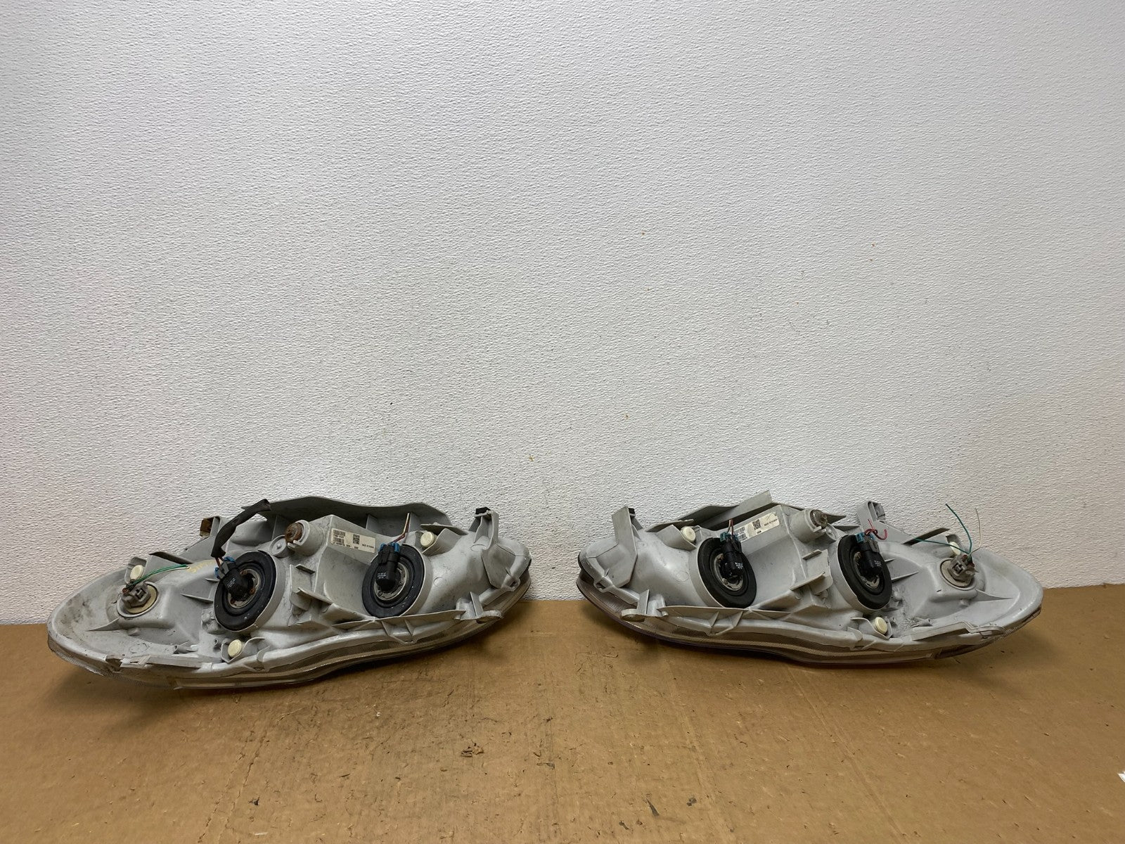 2003 to 2004 Toyota Corolla Left+Right Side Set Headlights AD0645 DW6