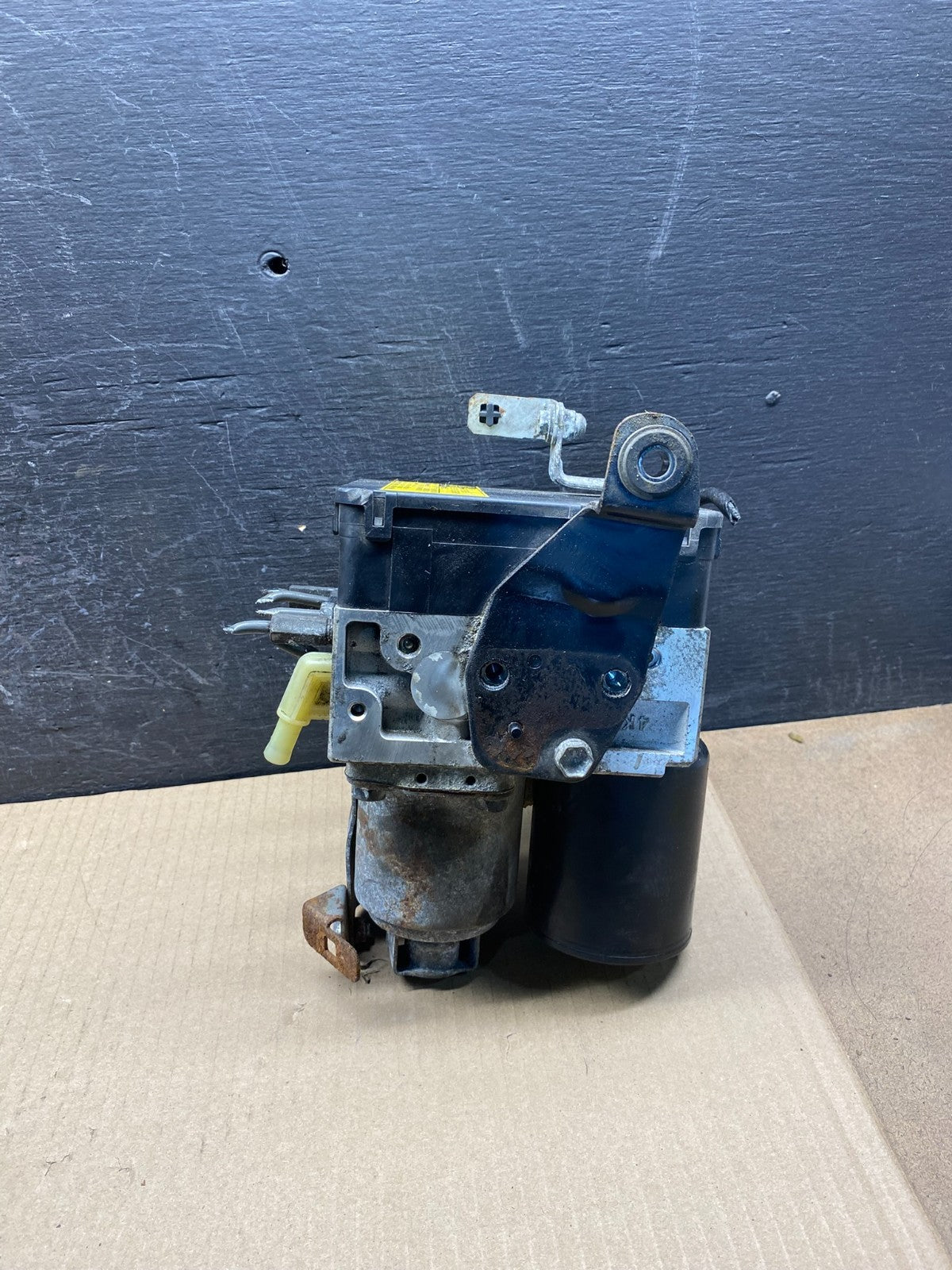2004 - 2009 Toyota Prius ABS Brake Pump Anti Lock Module AH7375 DG2