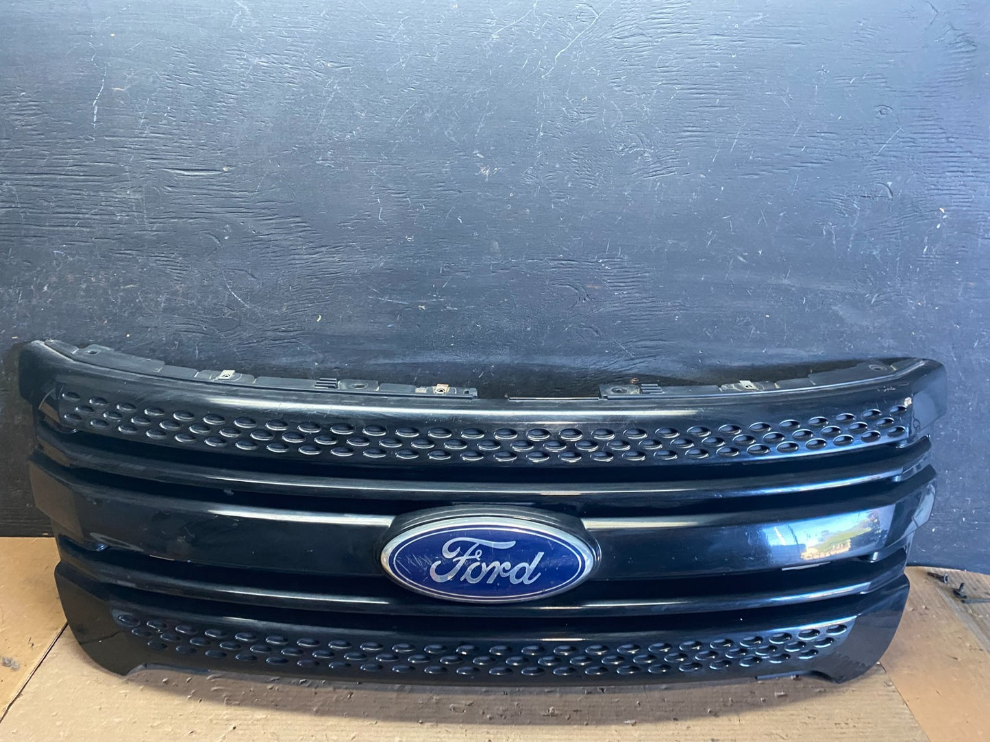 2011 to 2015 Ford Explorer Upper Front Grill Grille Oem s3319 DG0