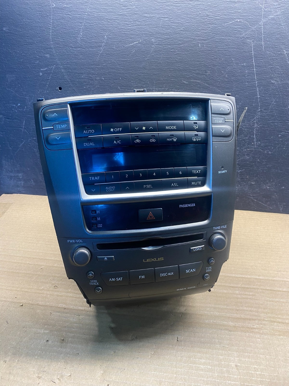 2009 to 2011 Lexus IS250 Screen Radio AM-FM CD Tuner Head Unit AF3860 DW0