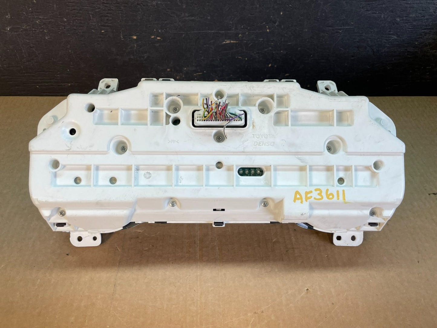 2004 2005 Toyota Sienna Speedometer Cluster Gauge AF3611 DG9