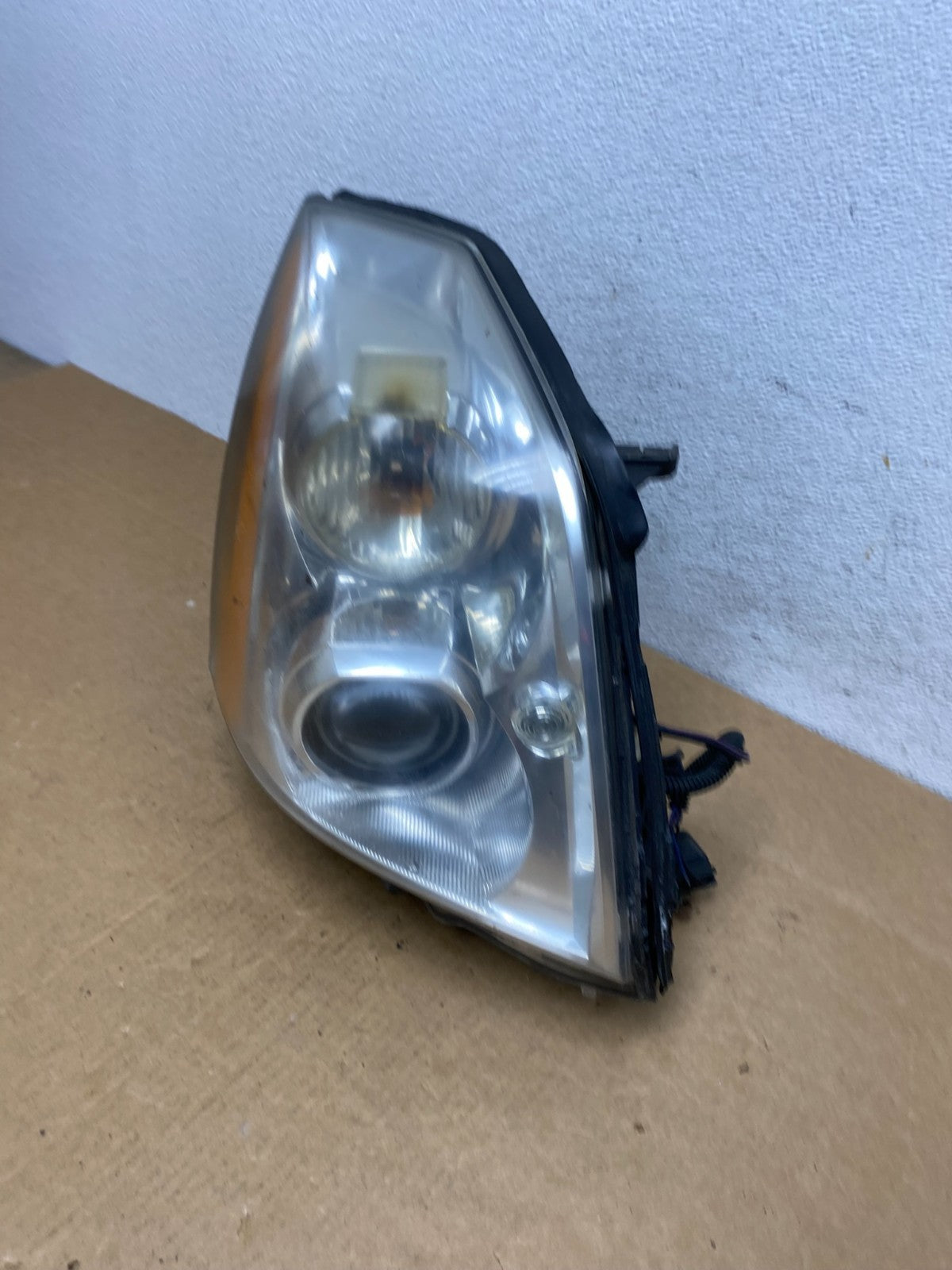 2006 to 2011 Cadillac DTS Right Passenger RH Side Xenon Hid Headlight AD4505 DW1