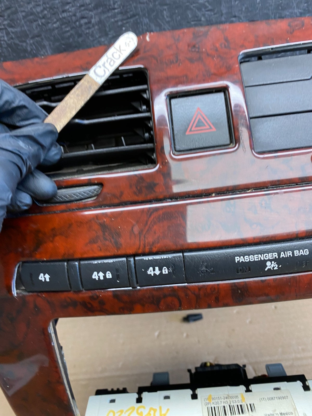 2006 to 2010 Hummer H3 Center Cosnole A/C Climate Control Radio Bezel AG5220 DG6
