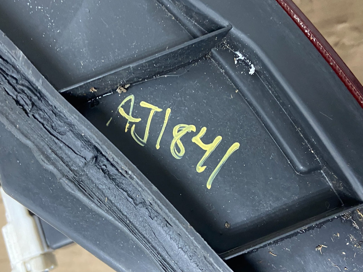 2000 2001 2002 2003 Nissan Sentra Left Driver Side Tail Light AJ1841 LK7