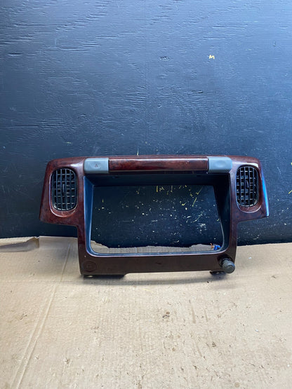Nissan UD1400 UD1800 Radio Air Vent Bezel Trim OEM Z1723 DG0