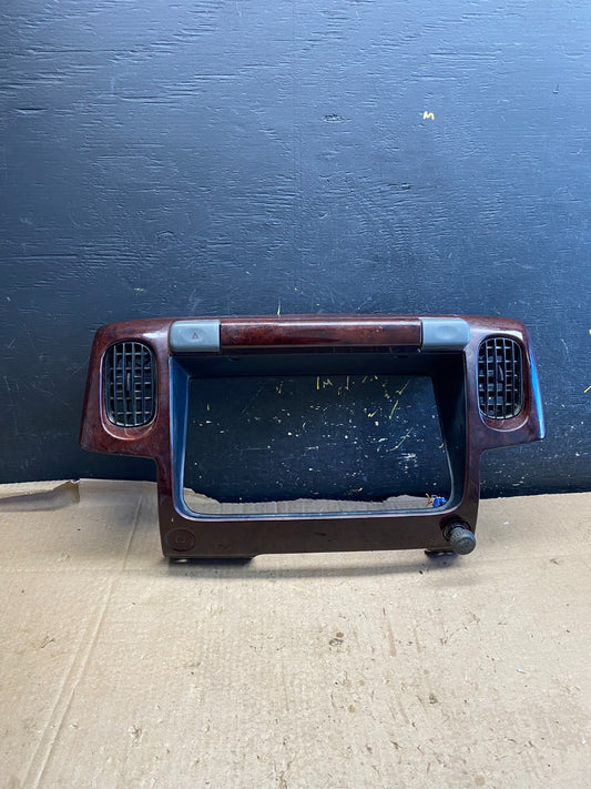 Nissan UD1400 UD1800 Radio Air Vent Bezel Trim OEM Z1723 DG0