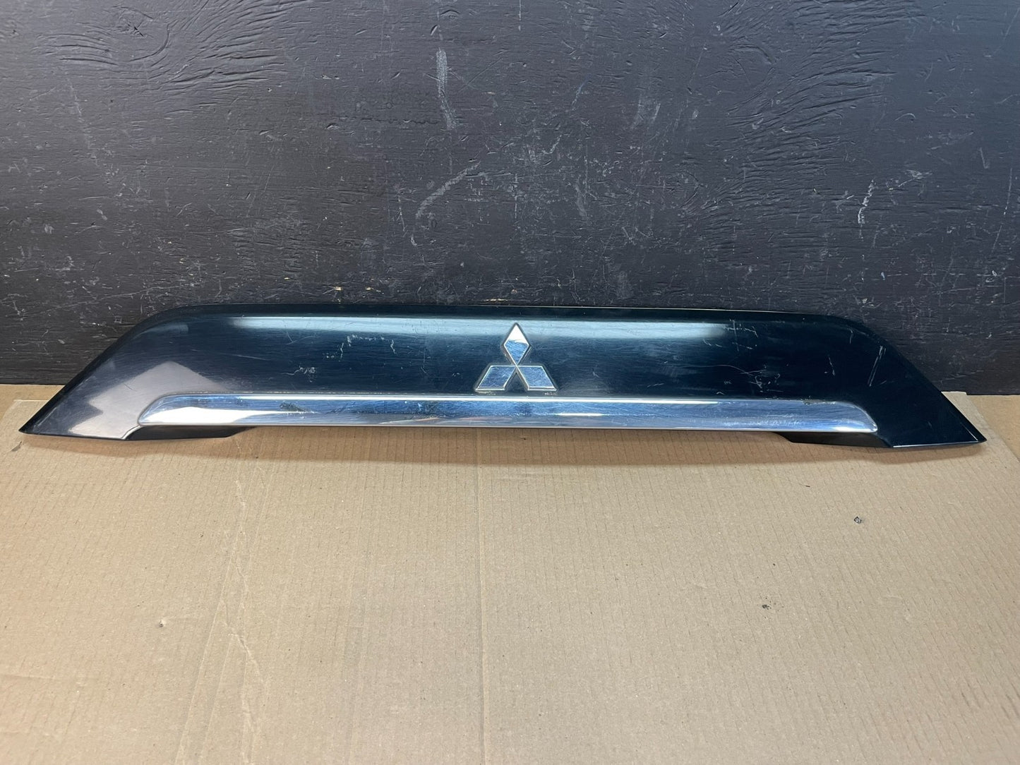 2007 to 2013 Mitsubishi Outlander Rear Hatch Tailgate Trim Molding OEM ac1921 DG0