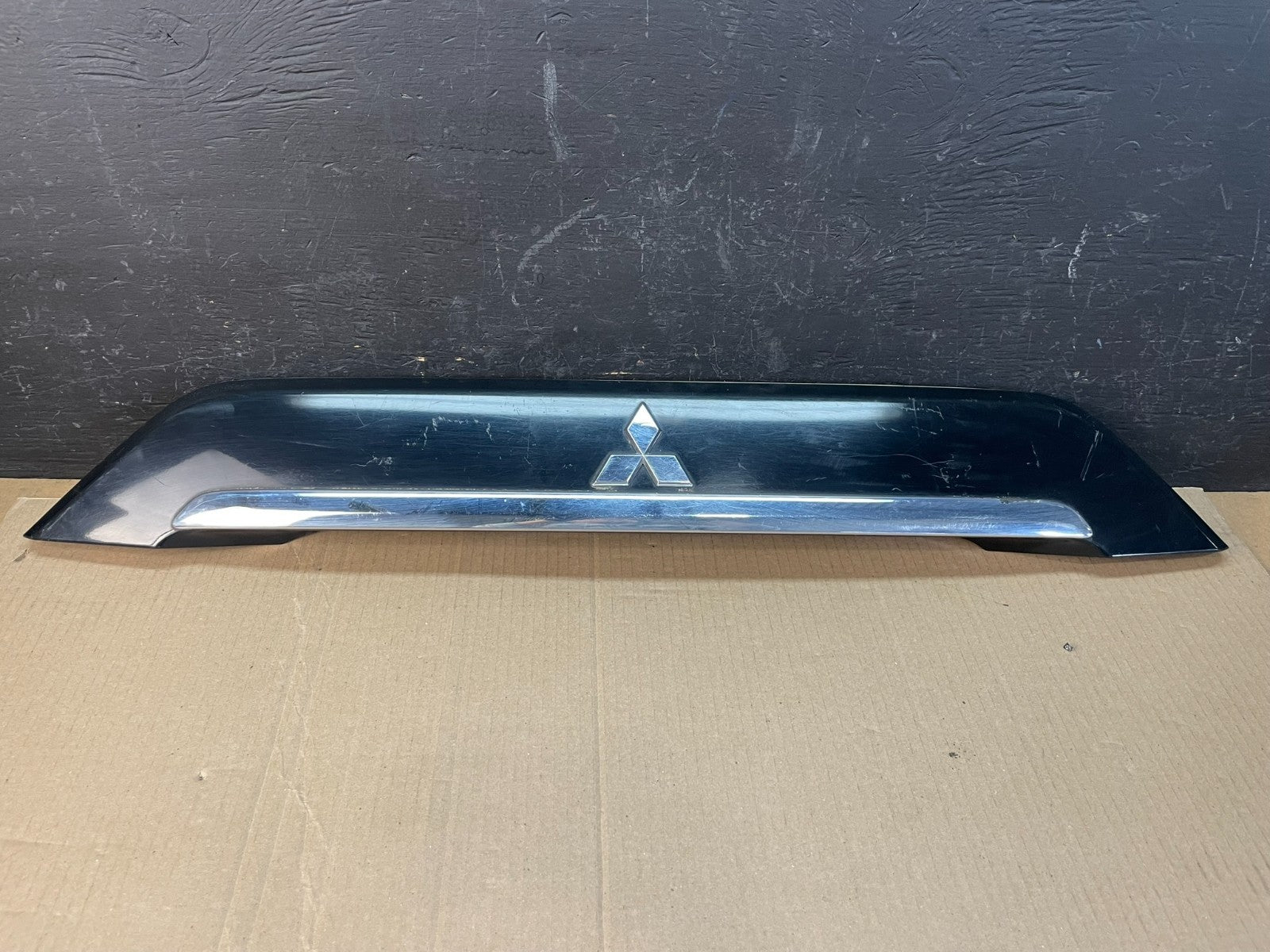 2007 to 2013 Mitsubishi Outlander Rear Hatch Tailgate Trim Molding OEM ac1921 DG0