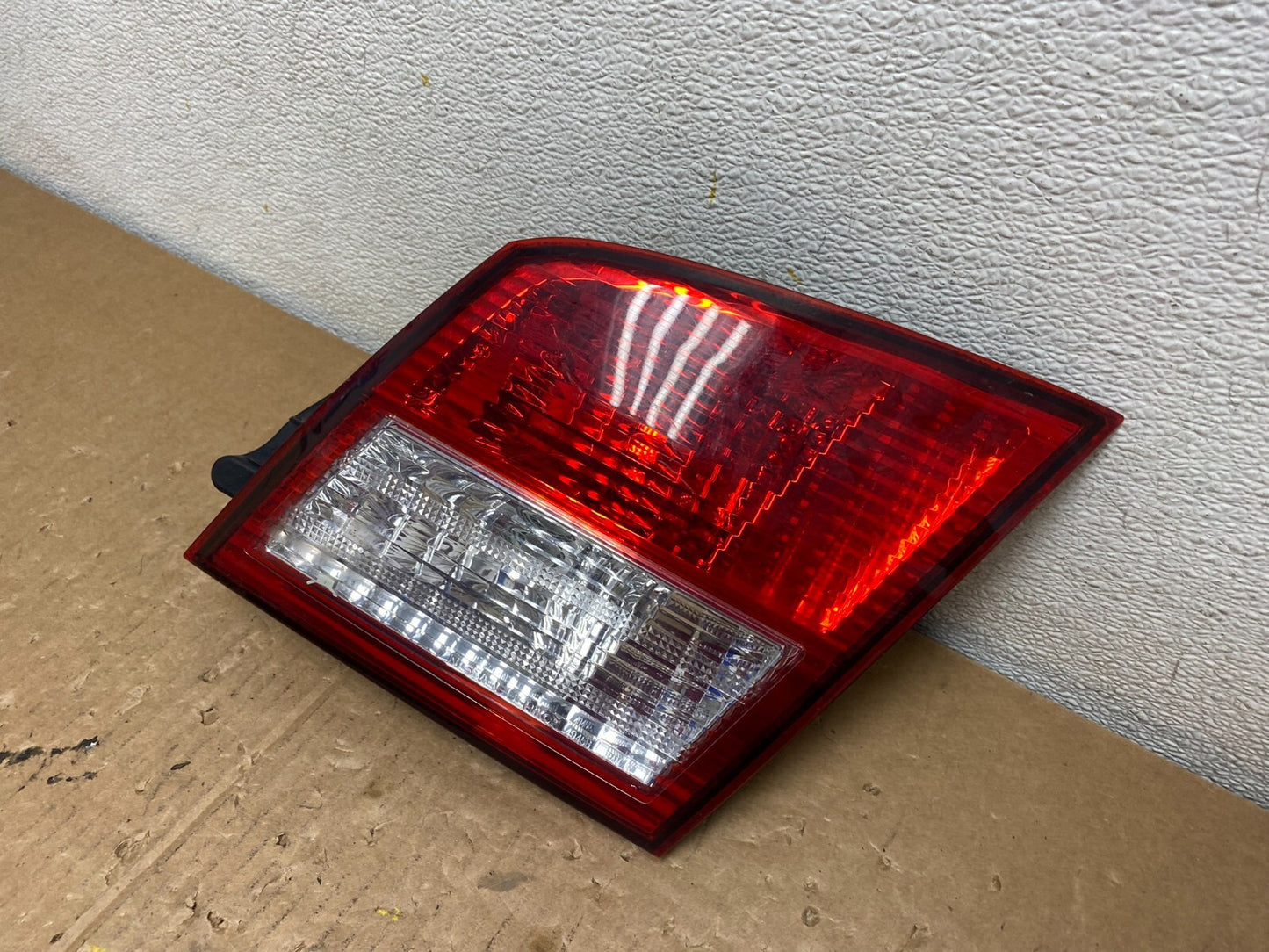 2002-2004 Infiniti i35 Inner Light Right Passenger Rh Side Tail Light OEM D73831