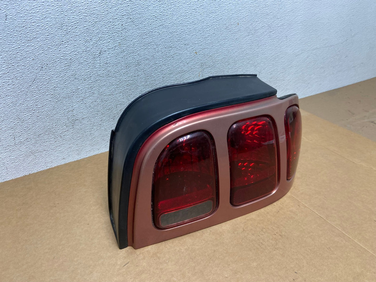 1996 1997 1998 Ford Mustang Right Passenger RH Side Tail Light AE2921 LK2