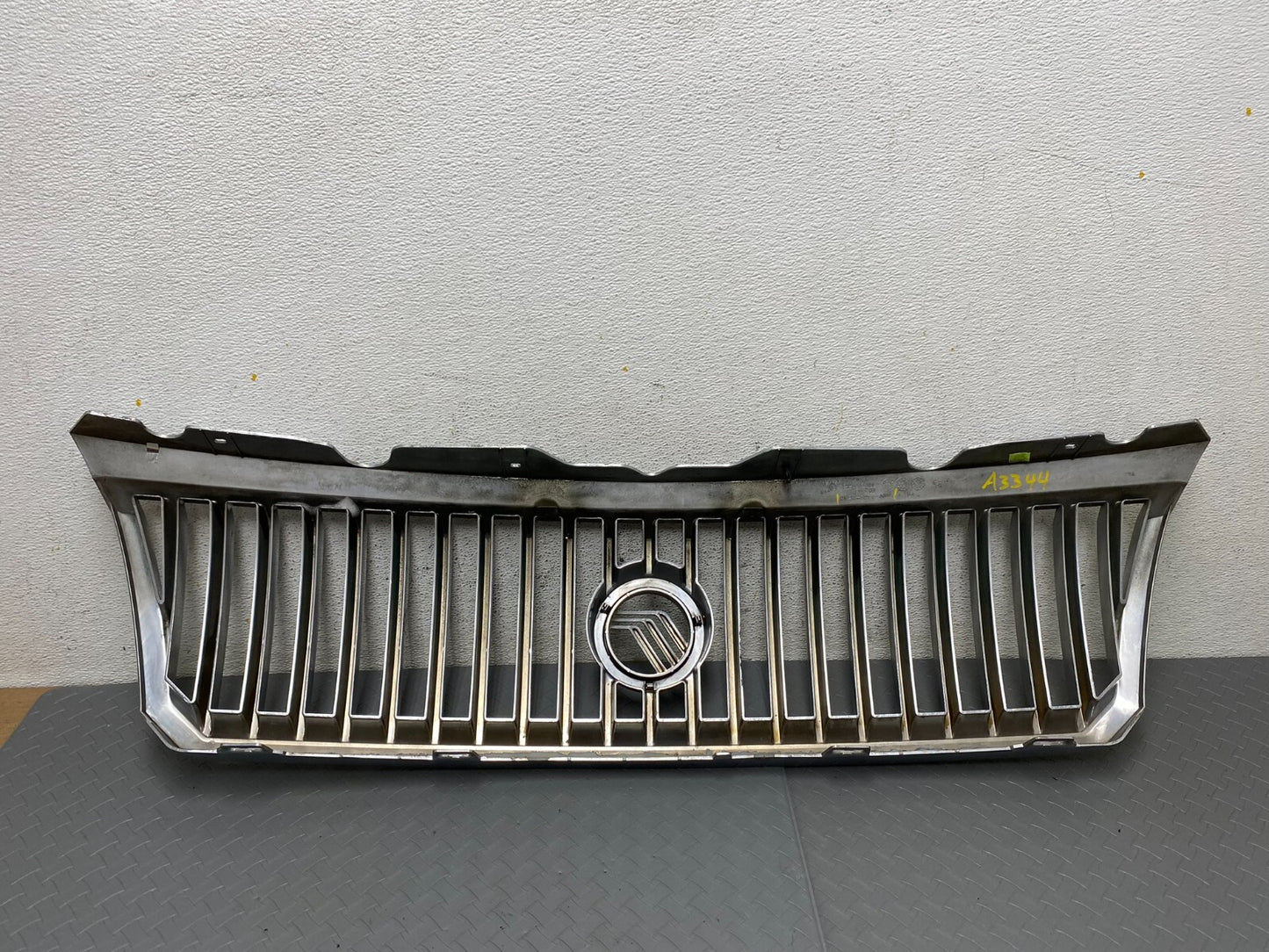 2002 to 2005 Mercury Mountaineer Front Upper Grill Grille Oem A3344 PS5