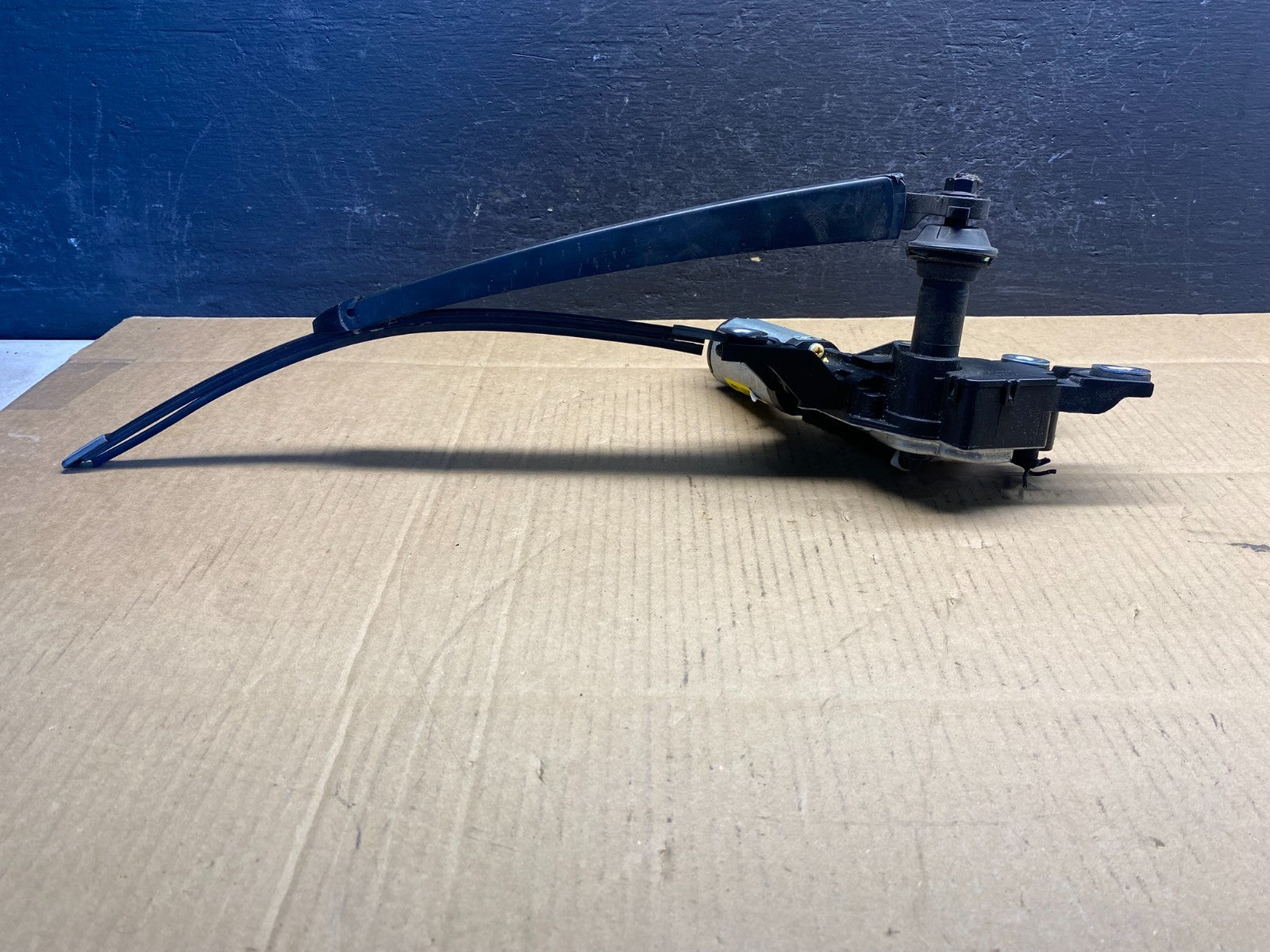 2011 to 2016 Volkswagen Tiguan Rear Window Wiper Motor AD5021 DG3