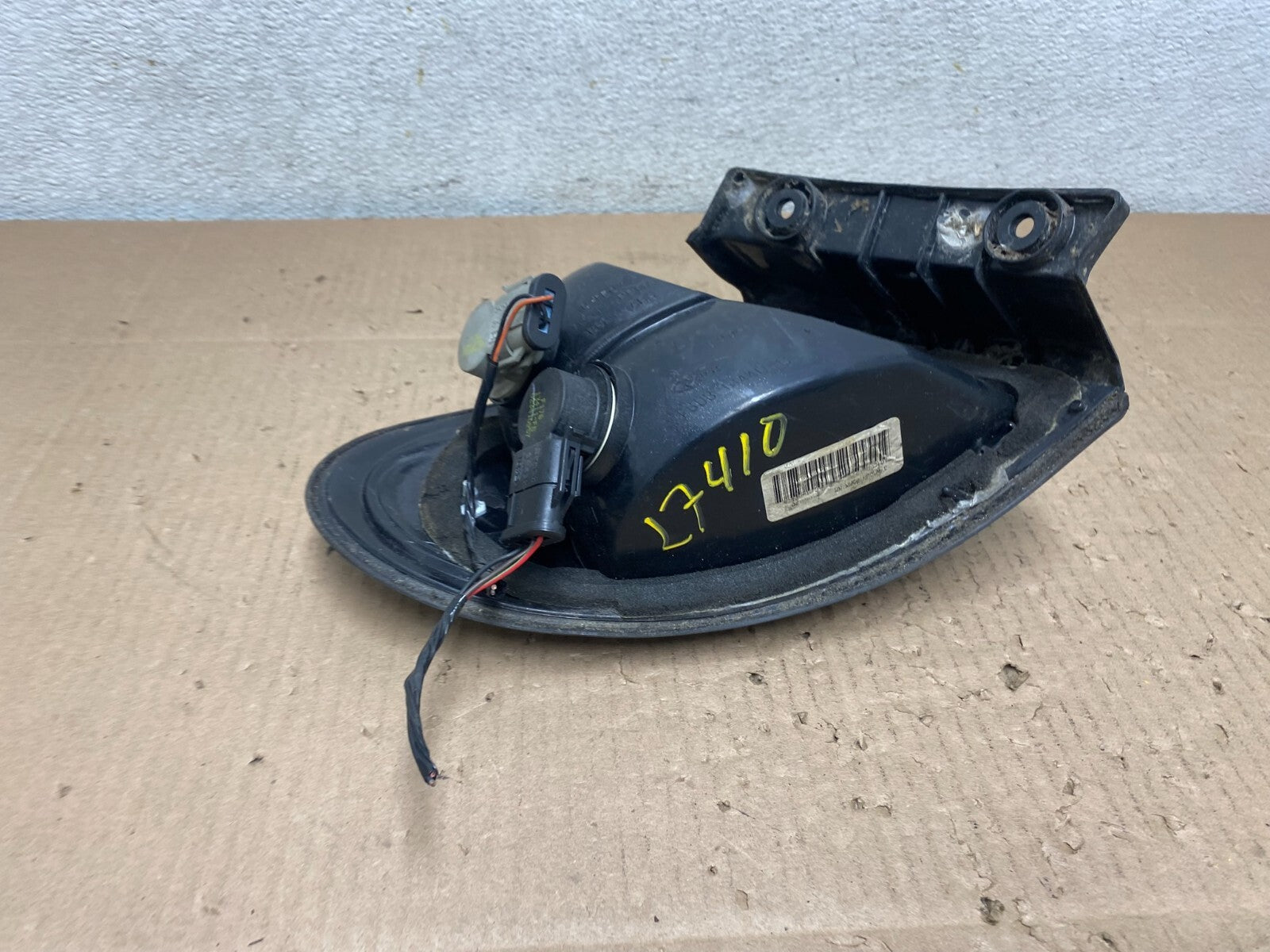 1998 to 1999 Ford Taurus Wagon Right Passenger RH Side Tail Light OEM L7410 DG8