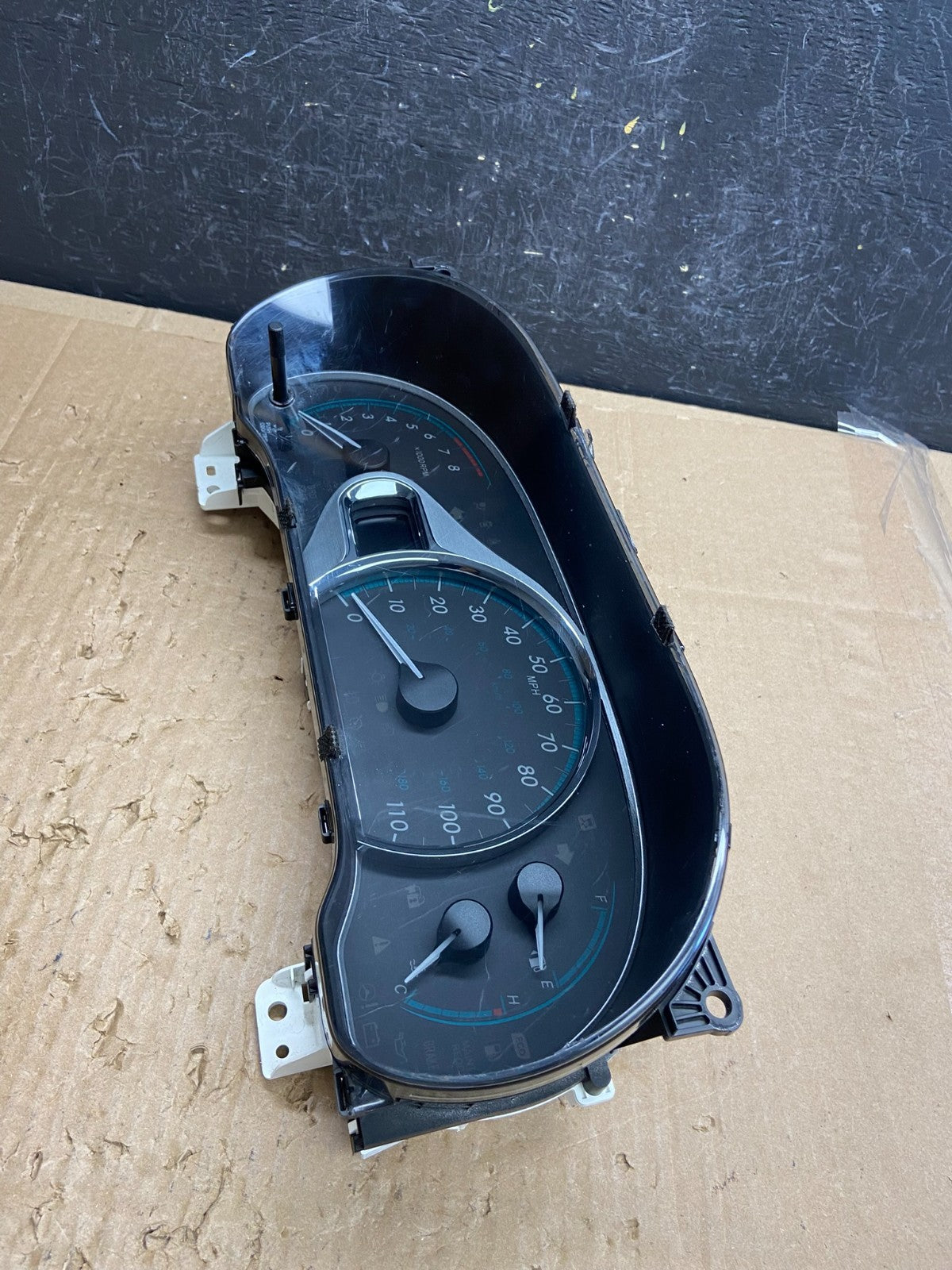 2011 Toyota Sienna Speedometer Cluster Gauge AD6904 DG2