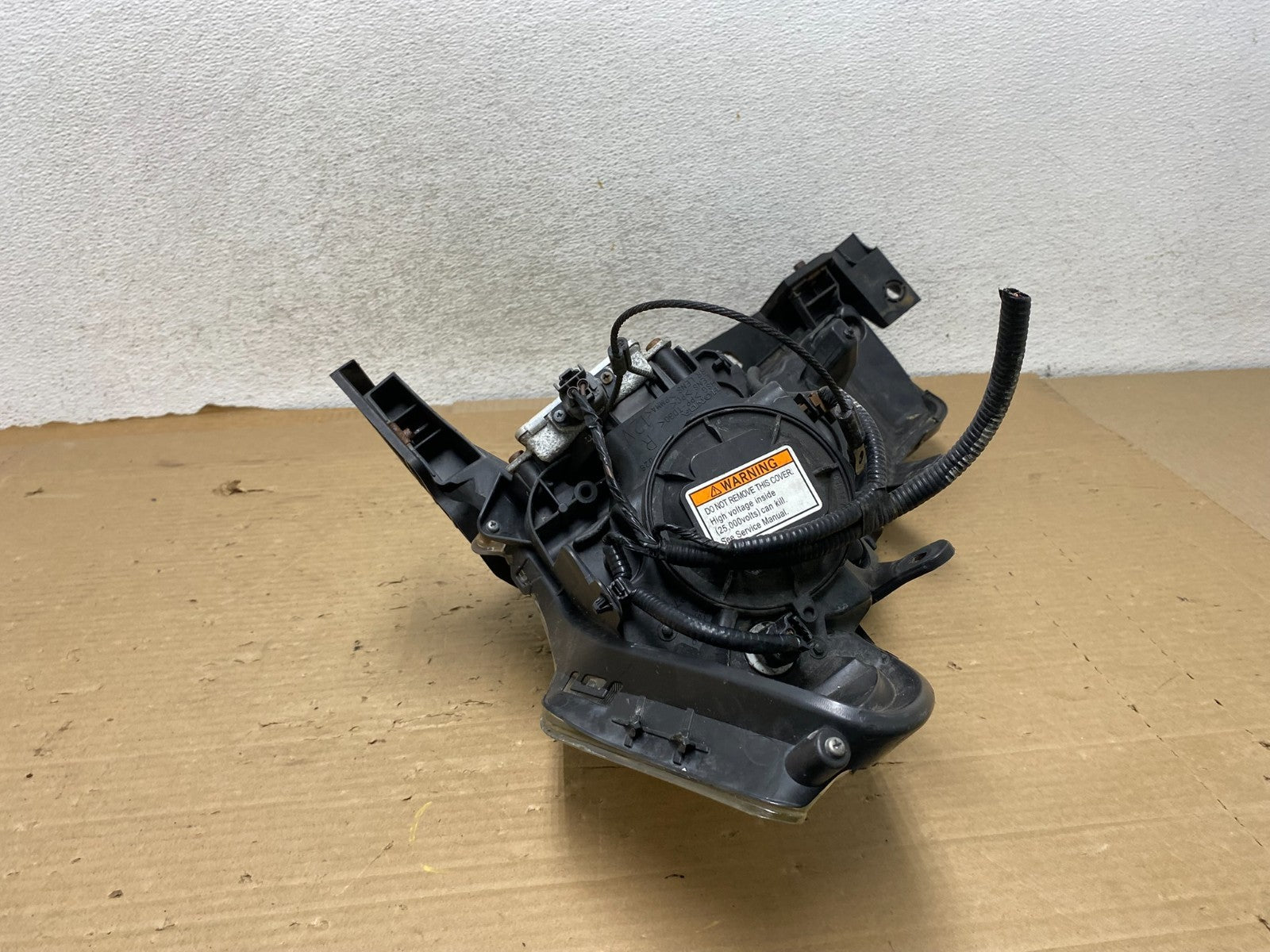 2009 to 2011 Acura TL Headlight Right Passenger Side Xenon HID AG8216 DW6