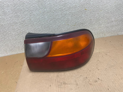 1997 to 2003 Chevrolet Malibu Passenger Right RH Side Tail Light AA0542 DW0