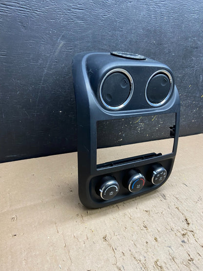 2011 to 2017 Jeep Compass Dash Climate Temperature Control Radio Bezel t6142 DG2