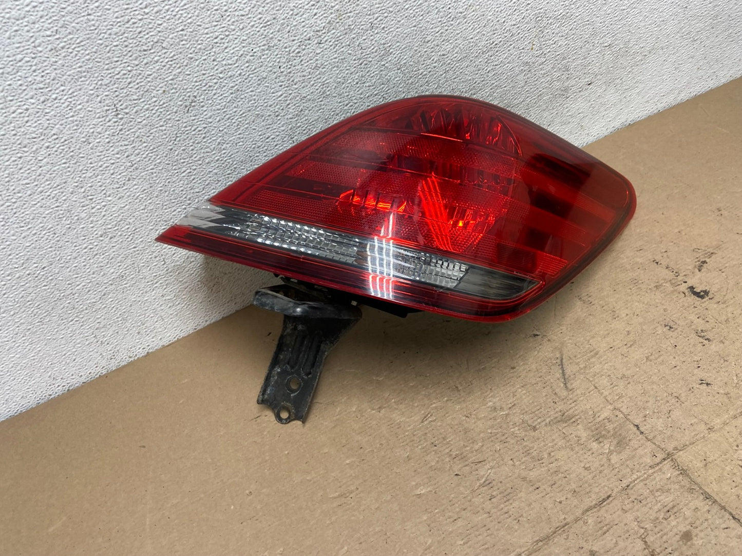 2005-2010 Toyota Avalon Right Passenger Side Tail Light AF5117 LK2
