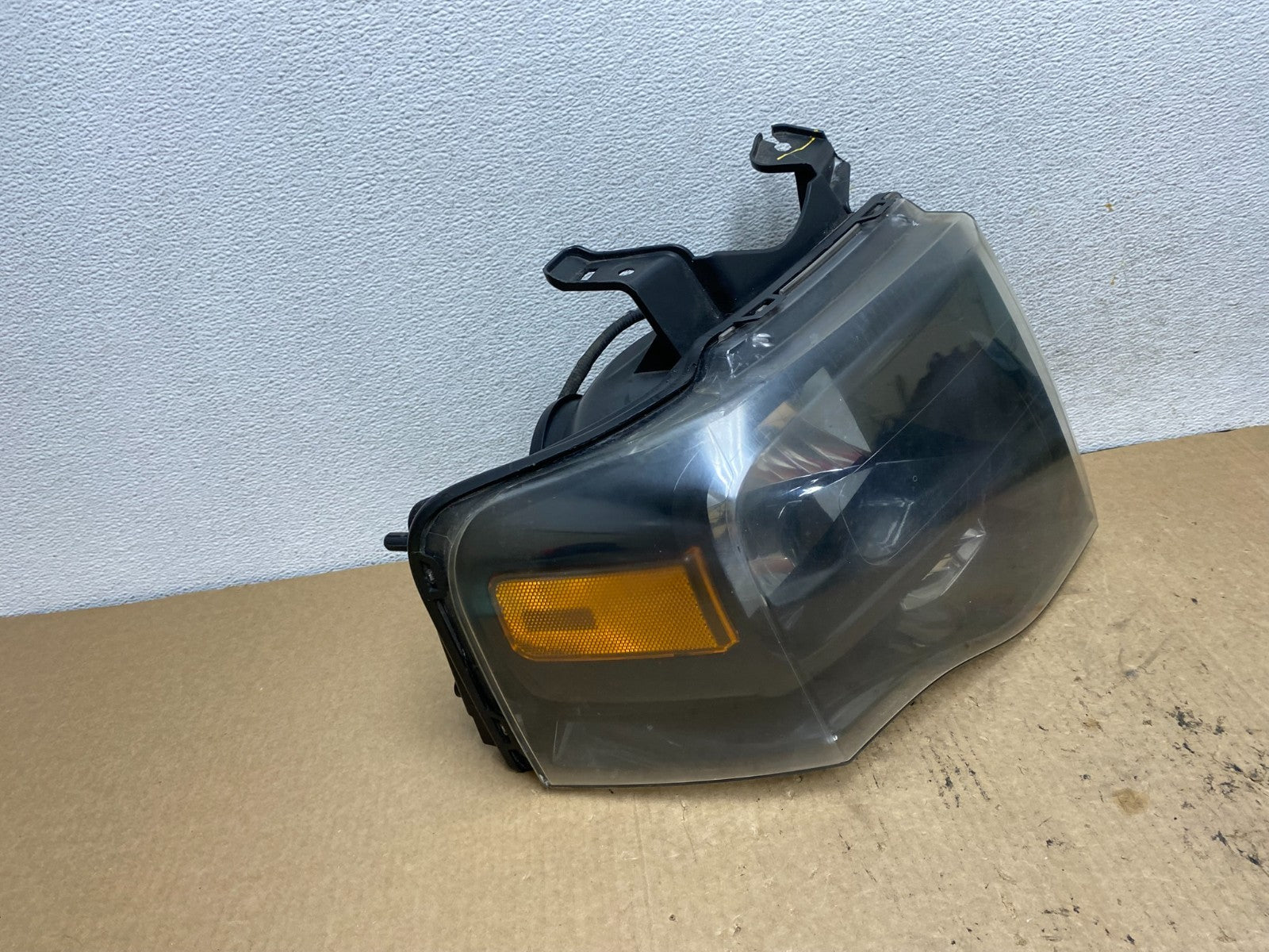 2007 to 2014 Ford Expedition Right Passenger RH side Headlight Halogen AG2410 DW2
