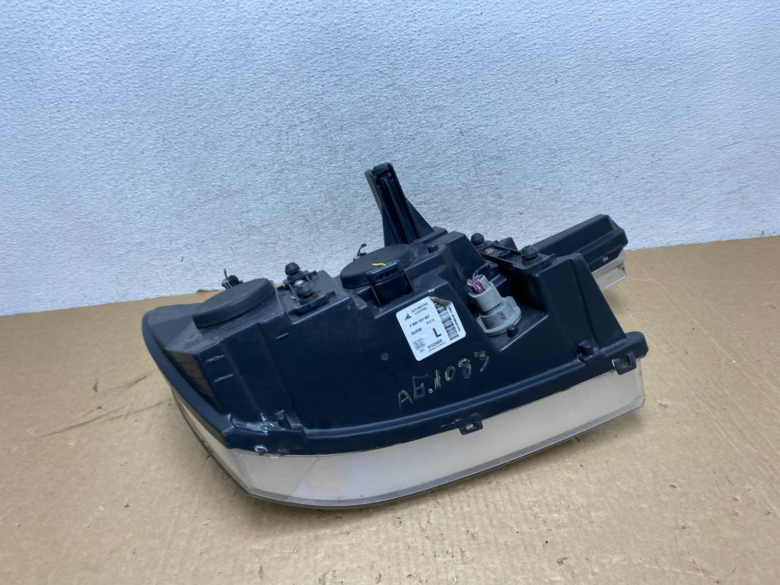 2004 to 2007 Buick Rainier Left Driver LH Side Headlight AG1083 DW7